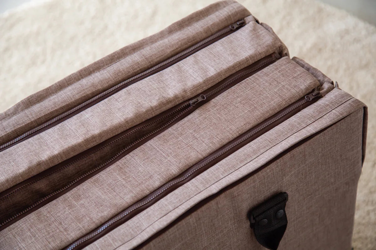 A double zip and fasteners holding the centre of the mattress securely
