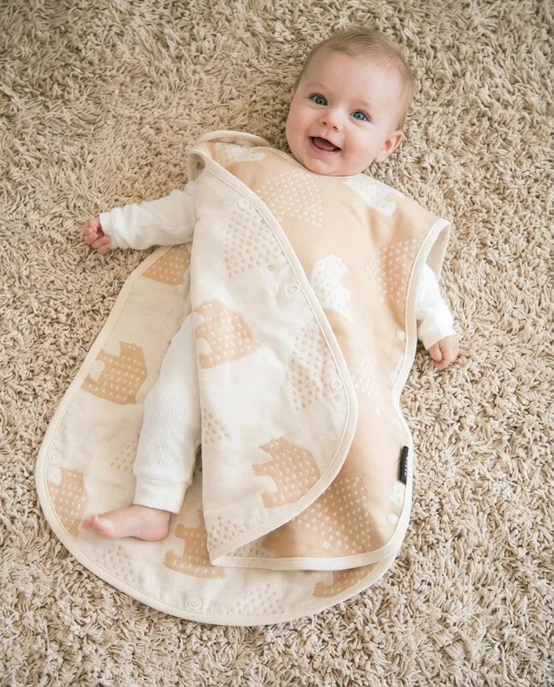 Дитячий спальний мішок farska Baby Sky Grey в інтерʼєрі дитячої кімнати
