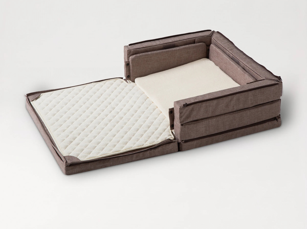 Compact Bed Free in Melange Brown in half-open mode: one half unfolded flat, the other half with its sides up 