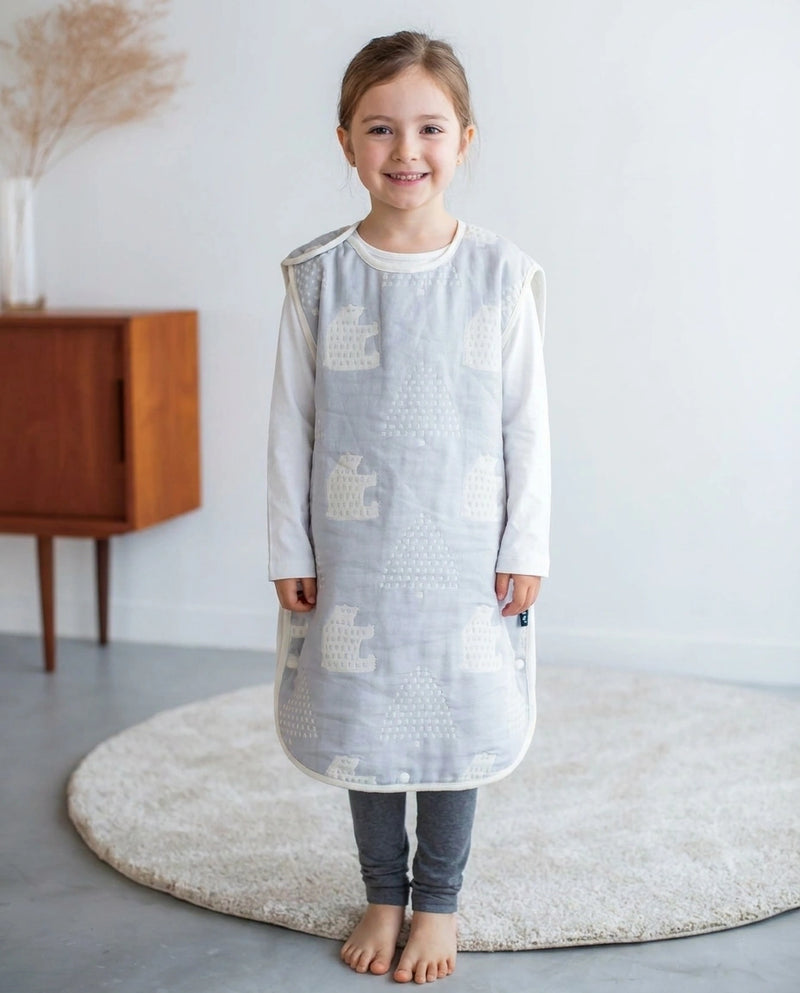 Дитячий спальний мішок farska Kids Sky Grey в інтерʼєрі дитячої кімнати