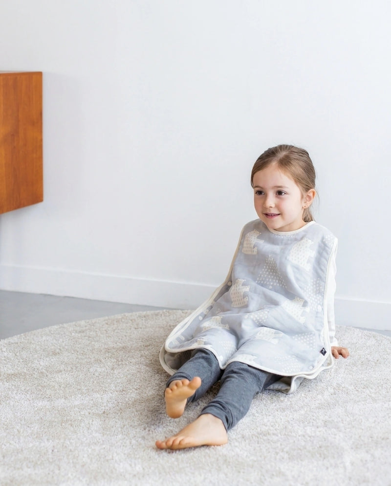Дитячий спальний мішок farska Kids Sky Grey в інтерʼєрі дитячої кімнати