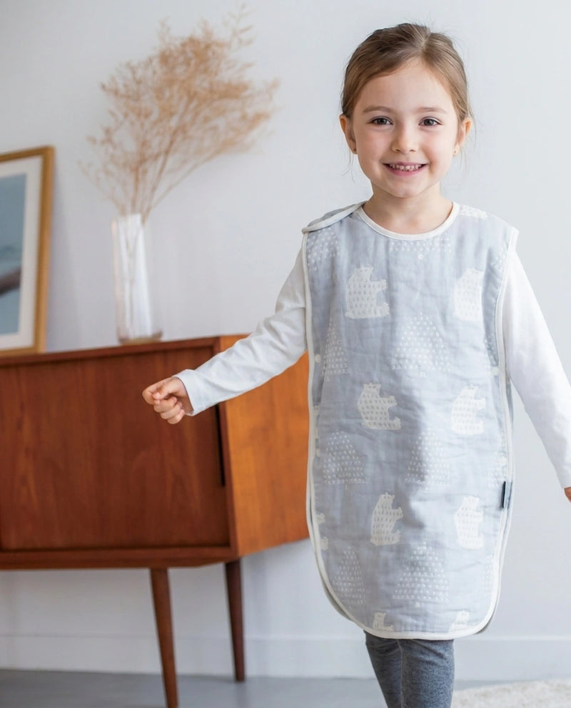 Дитячий спальний мішок farska Kids Sky Grey в інтерʼєрі дитячої кімнати