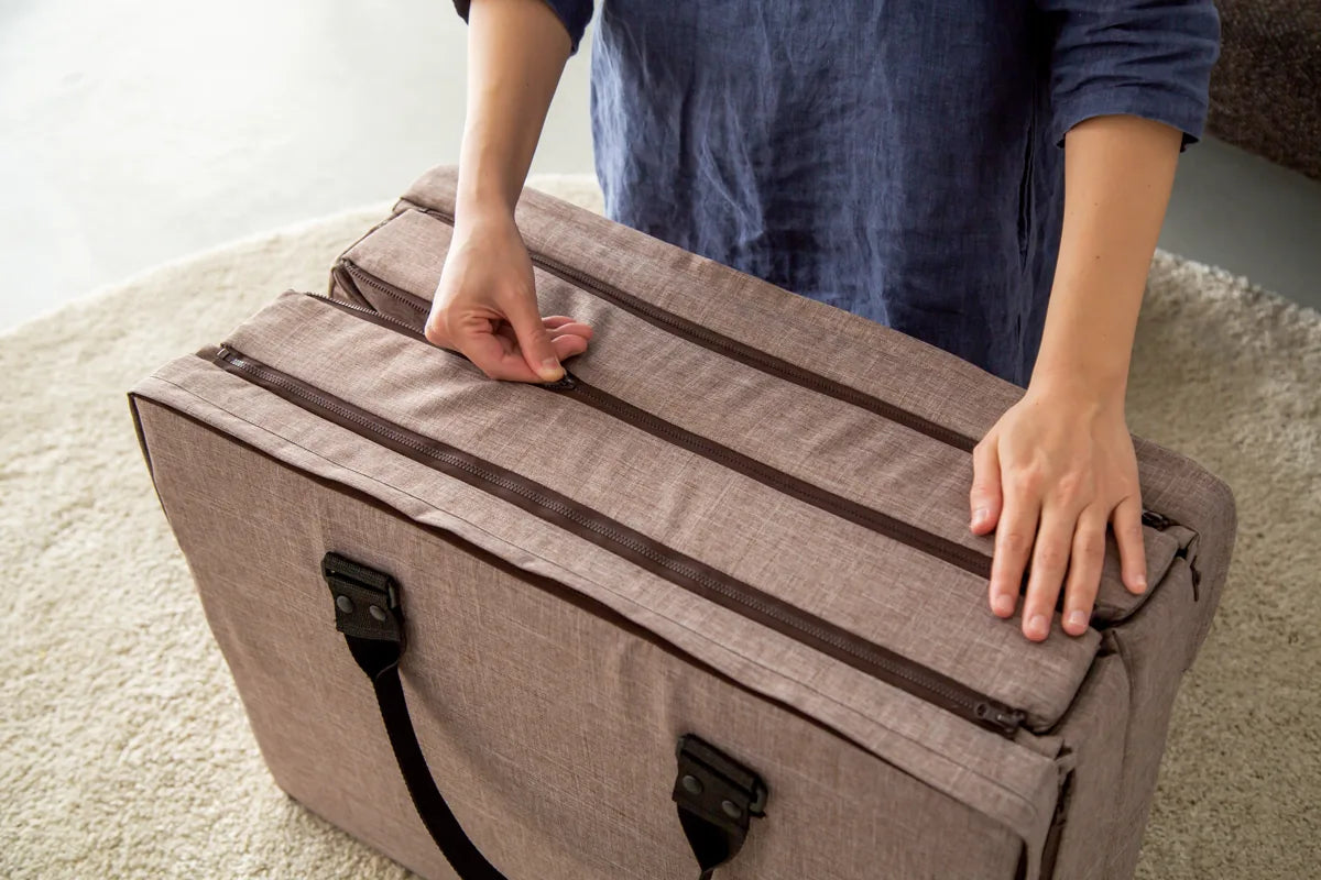 Step 4: close the central zip - the bag is ready