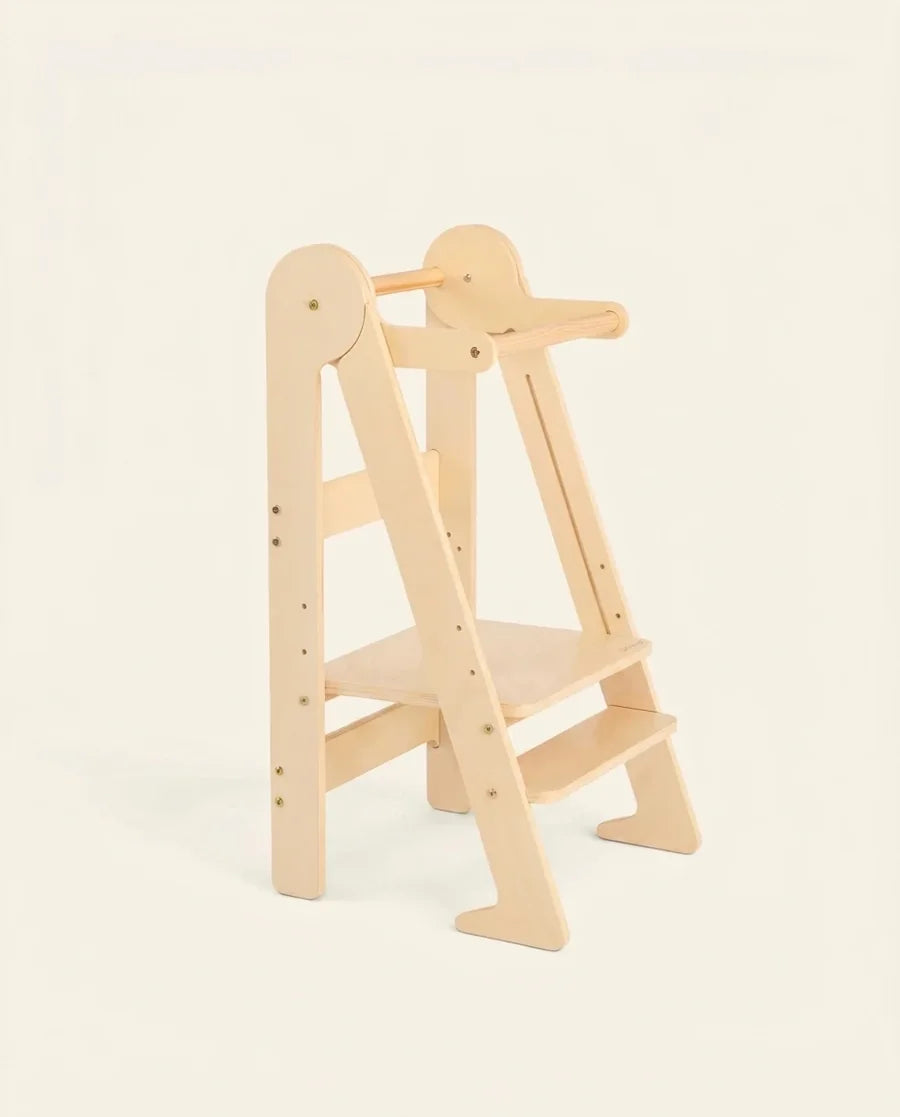 Mini Chef learning tower with the platform in the lowest position (32 cm)