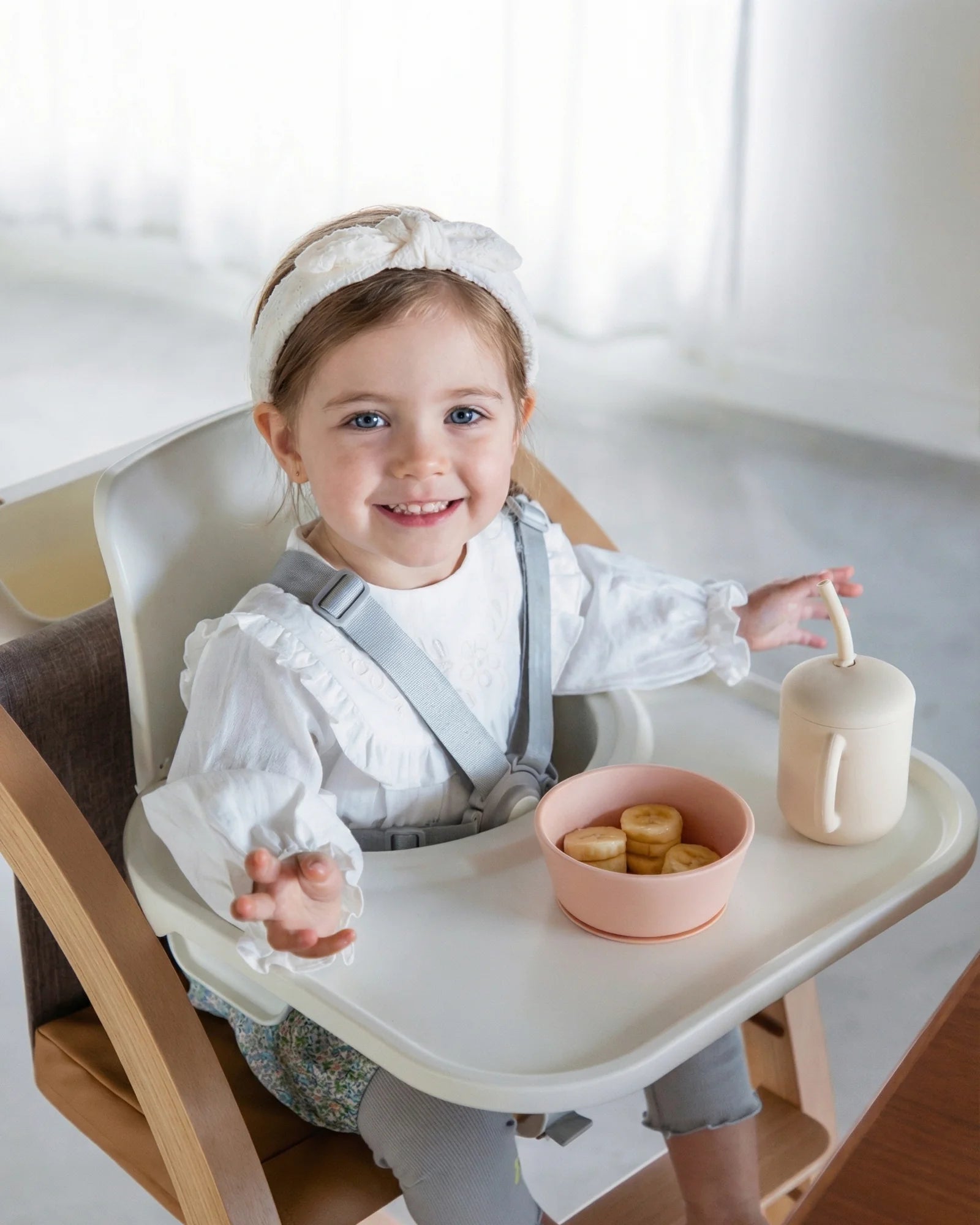 Helps your child eat independently