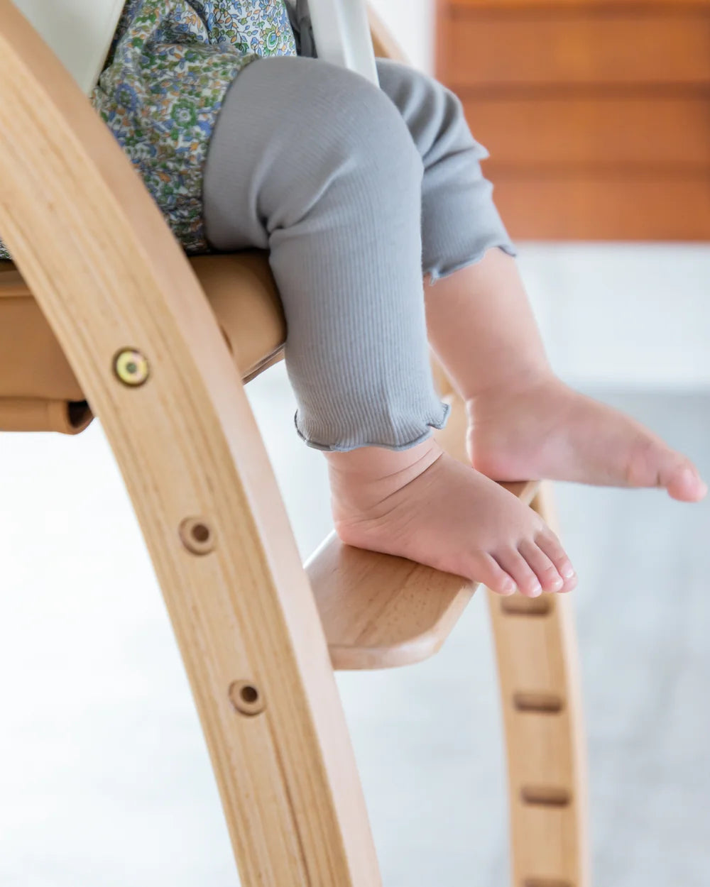 Height-adjustable footrest