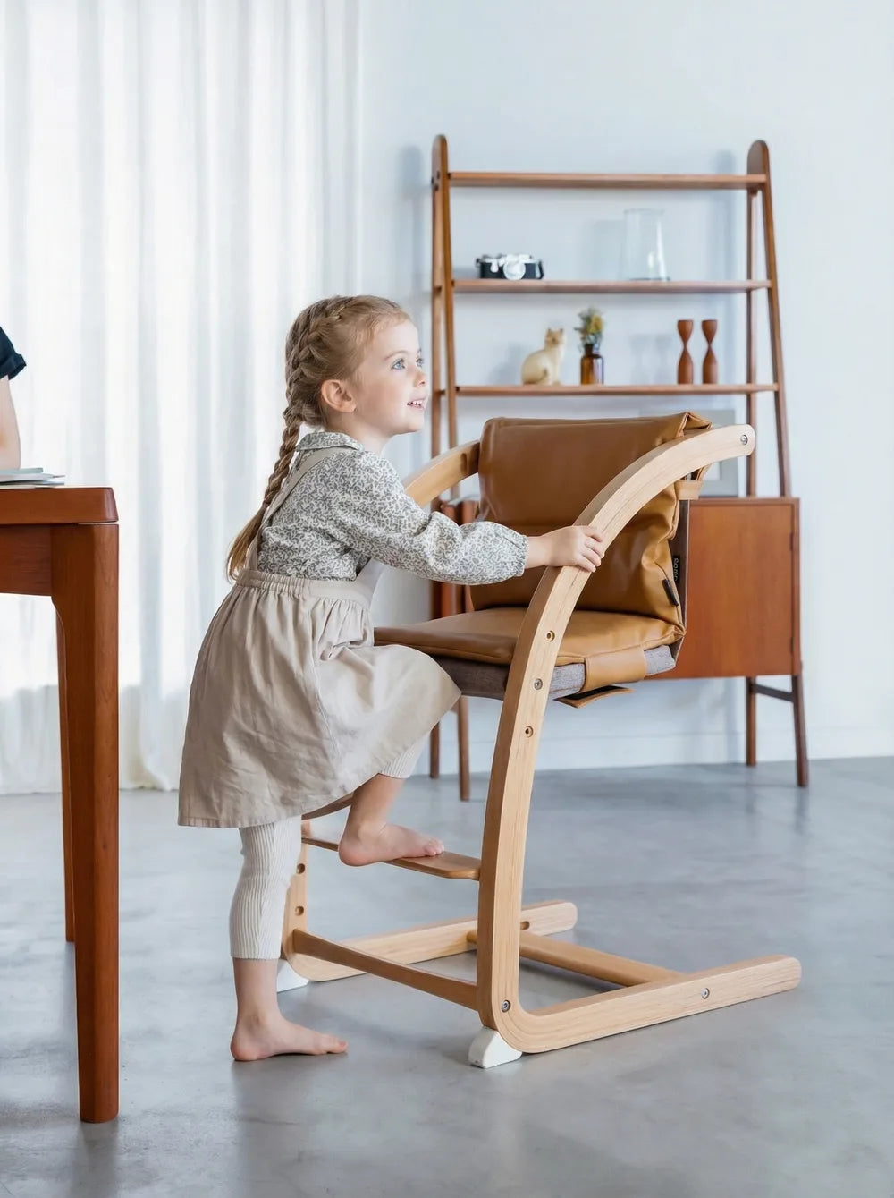 Easy to sit down and stand up independently