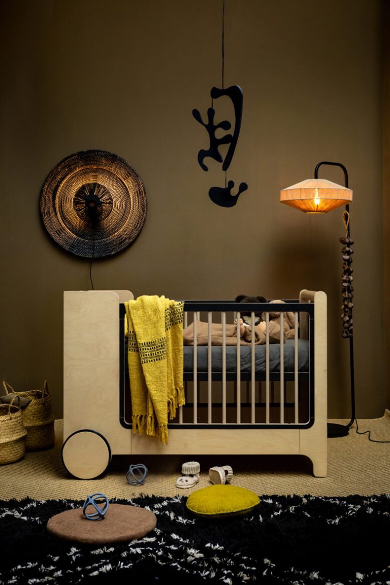 https://ikiddoo.com.ua/wp-content/uploads/2024/07/Ikiddoo-Black-Rocking-Baby-Cot-02-778x1167-1.jpg