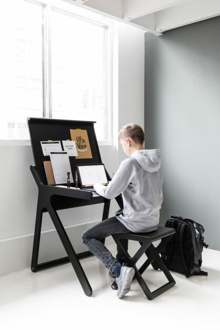 https://ikiddoo.com.ua/wp-content/uploads/2024/07/Ikiddoo-K-desk-black-TEEN-778x1167-1.jpg