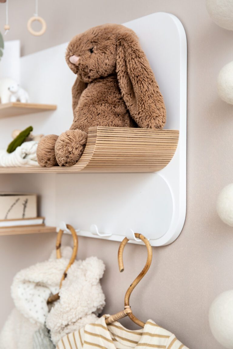 https://ikiddoo.com.ua/wp-content/uploads/2024/07/Ikiddoo-M-shelf-NaturalWhite-Nursery-Room-05-GAL-778x1167-1.jpg