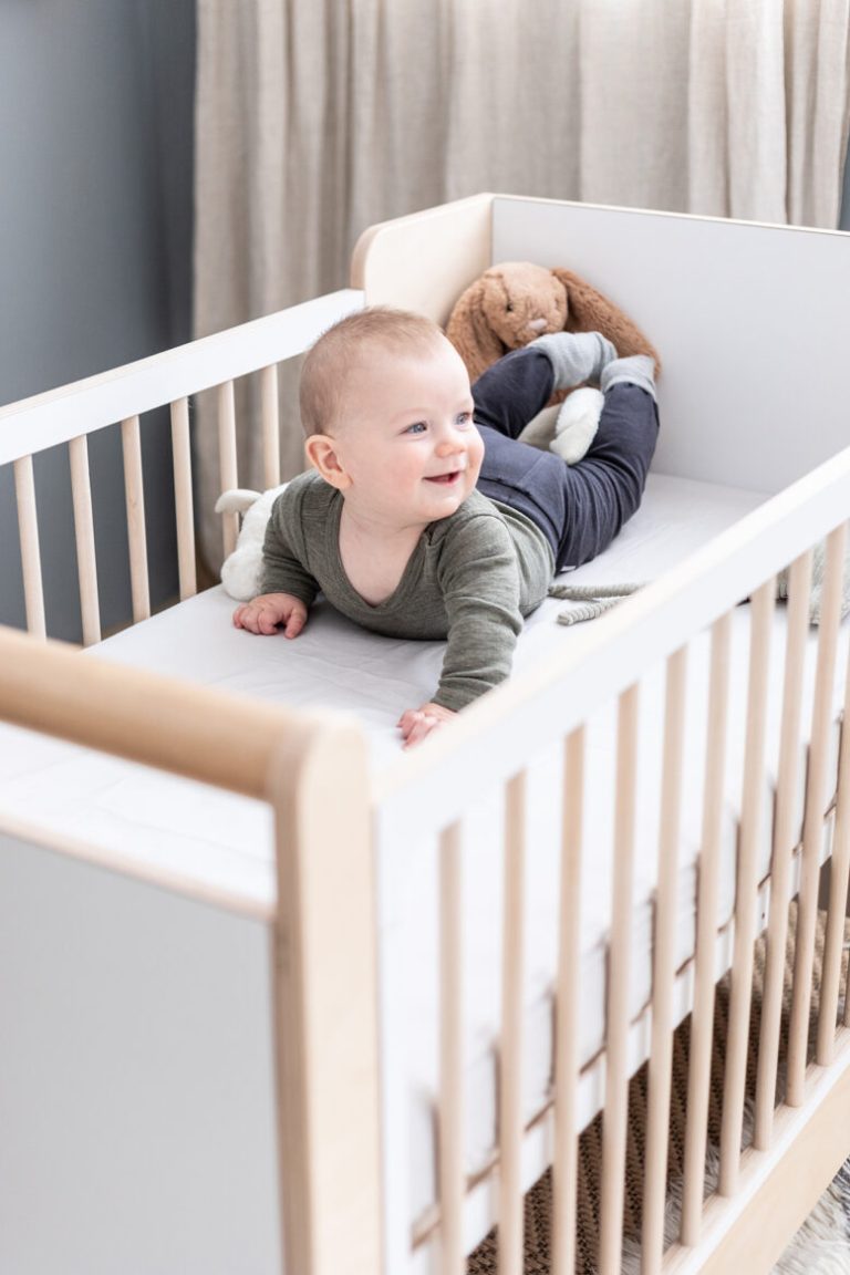 https://ikiddoo.com.ua/wp-content/uploads/2024/07/Ikiddoo-Rocking-Baby-Cot-with-Baby01-778x1167-1.jpg